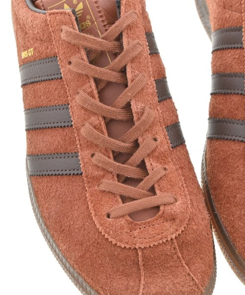 adidas 運動鞋