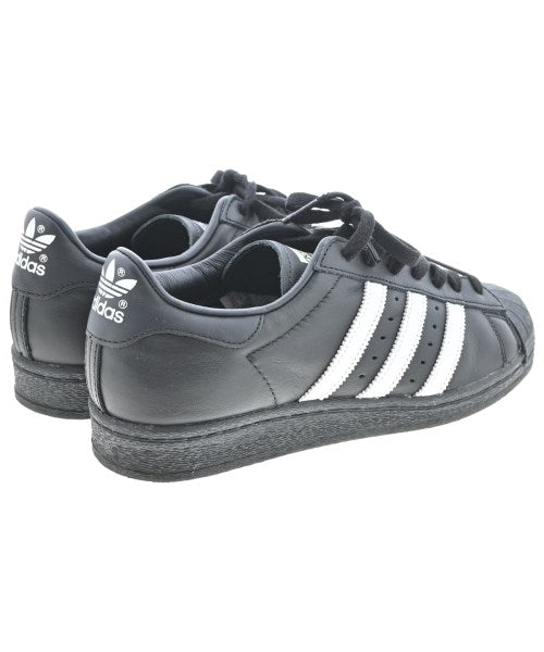adidas 運動鞋