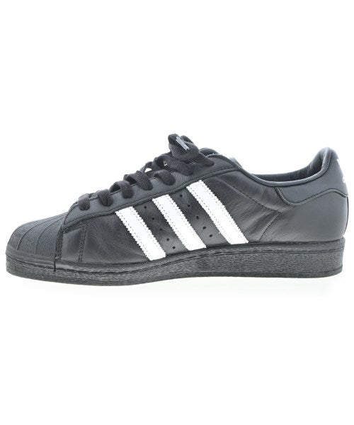 adidas 運動鞋