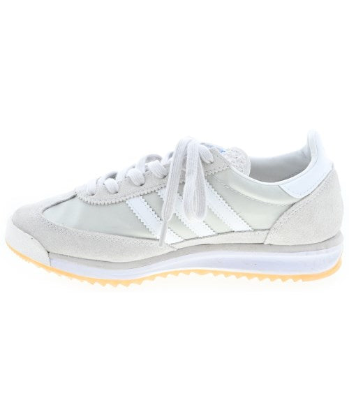 adidas 運動鞋