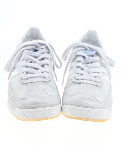 adidas 運動鞋