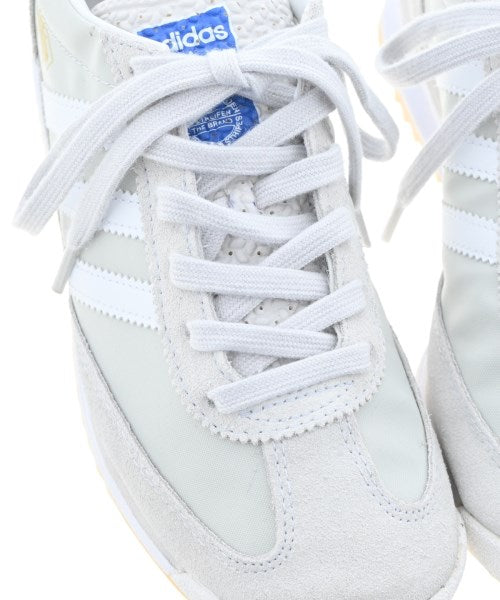 adidas 運動鞋
