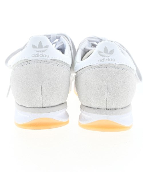 adidas 運動鞋
