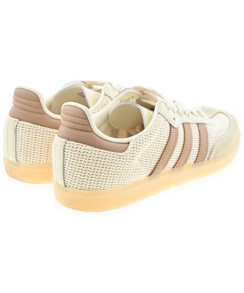 adidas 運動鞋