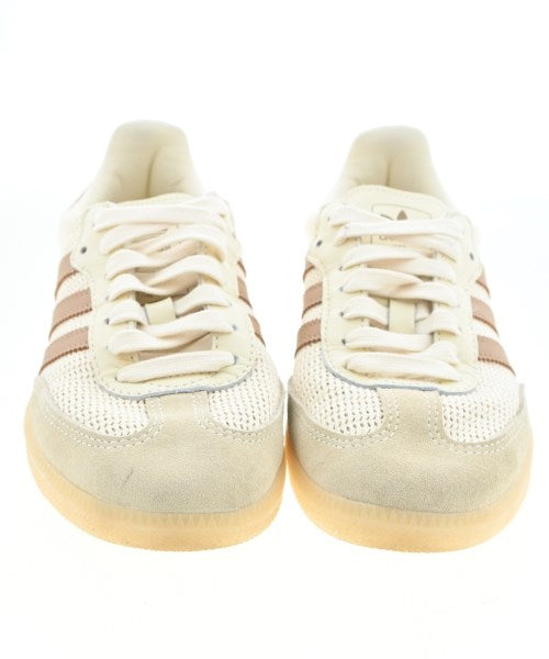 adidas 運動鞋