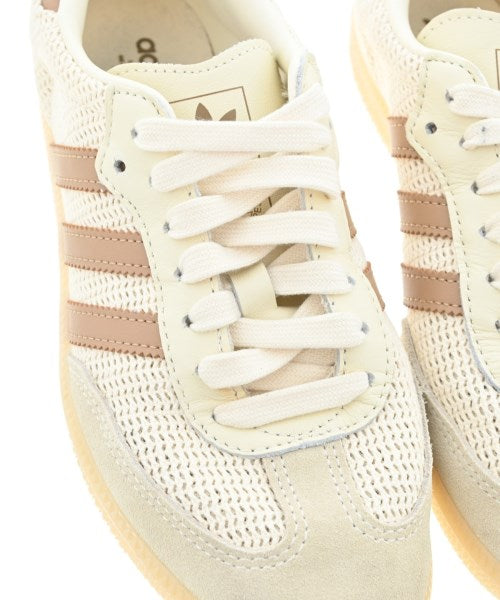 adidas 運動鞋