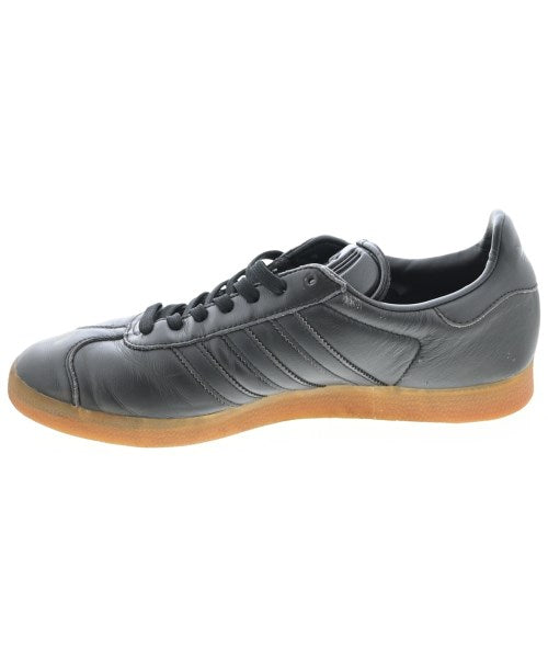 adidas 運動鞋