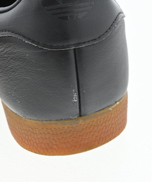 adidas 運動鞋