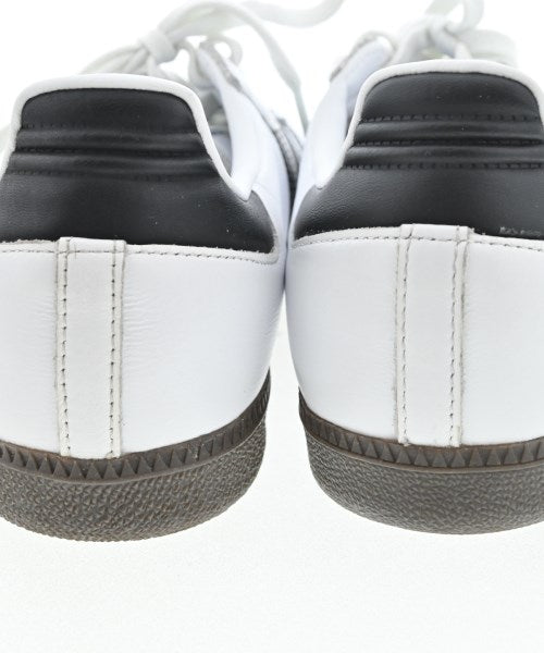 adidas 運動鞋
