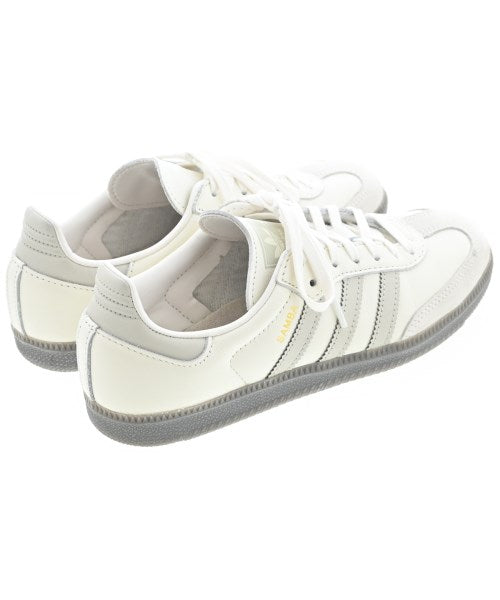 adidas 運動鞋