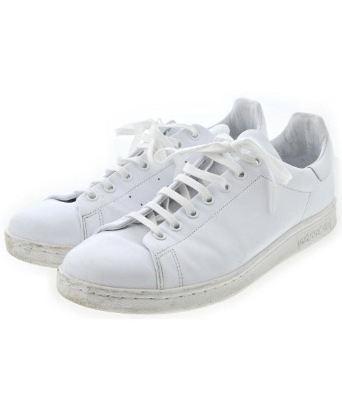 adidas 運動鞋