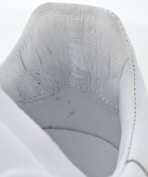 adidas 運動鞋