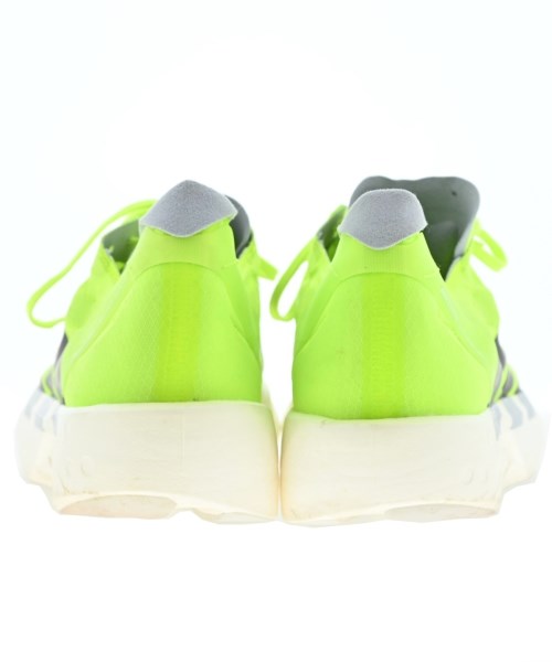 adidas 運動鞋