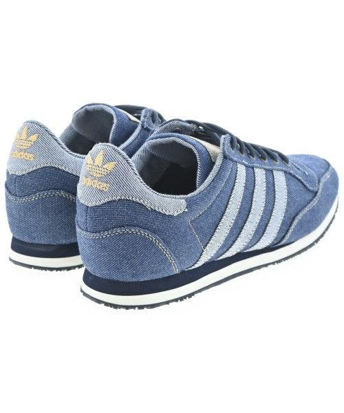 adidas 運動鞋