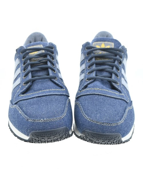 adidas 運動鞋
