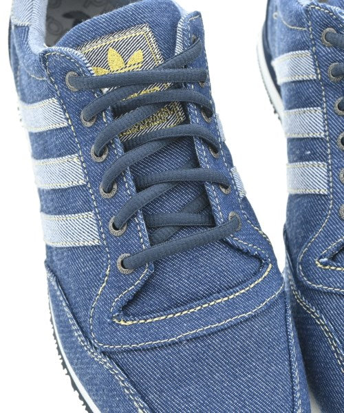 adidas 運動鞋