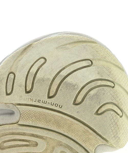 adidas 運動鞋