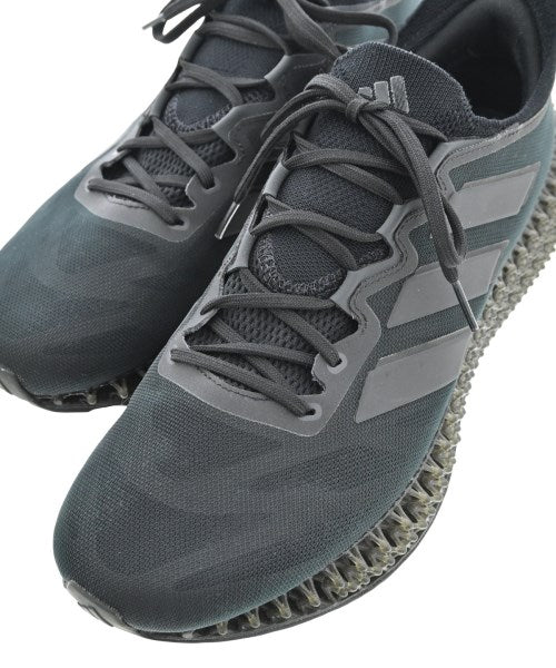adidas 運動鞋