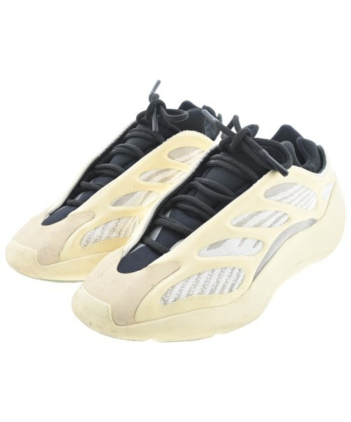 adidas 運動鞋