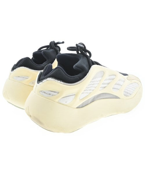 adidas 運動鞋