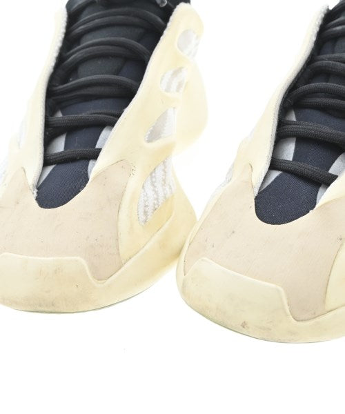 adidas 運動鞋