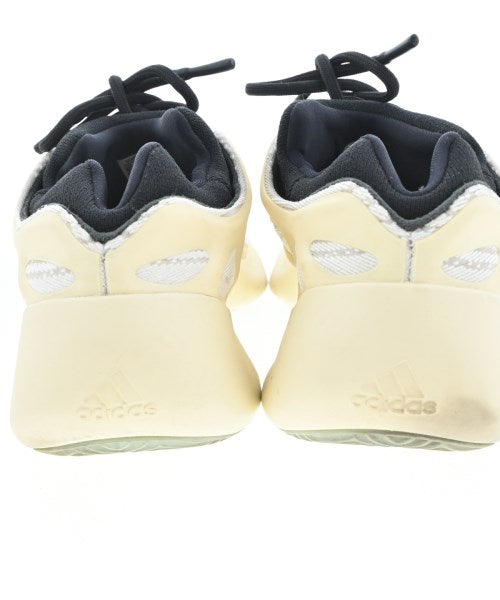 adidas 運動鞋