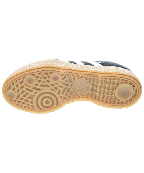 adidas 運動鞋