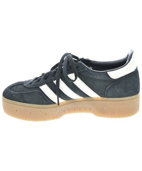 adidas 運動鞋