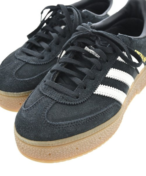 adidas 運動鞋