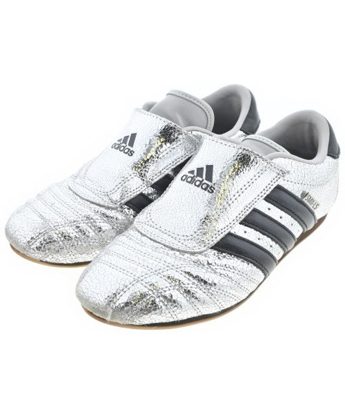 adidas 運動鞋