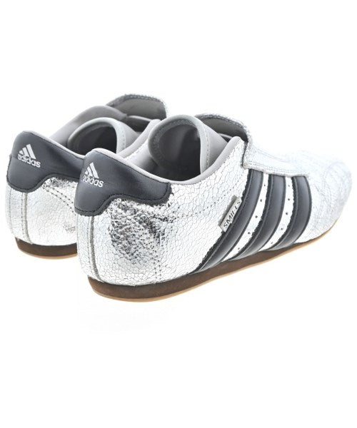 adidas 運動鞋