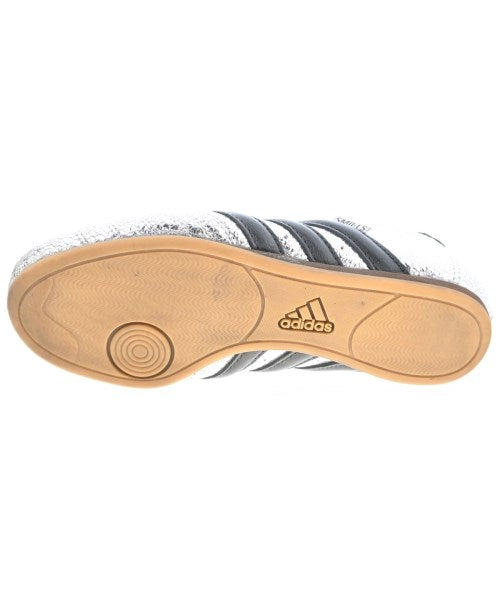 adidas 運動鞋