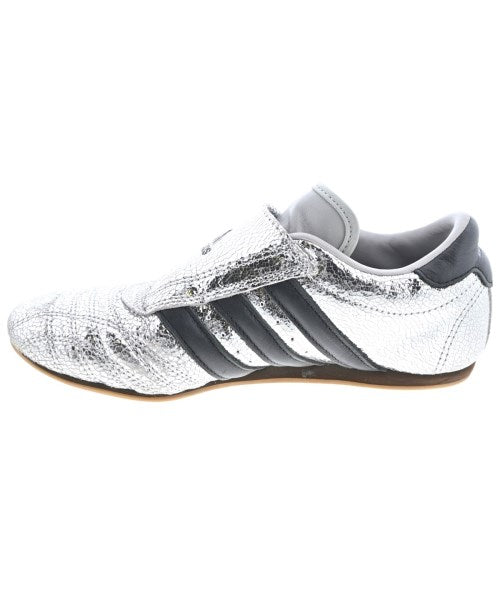 adidas 運動鞋