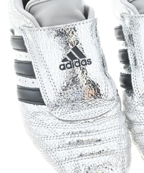adidas 運動鞋
