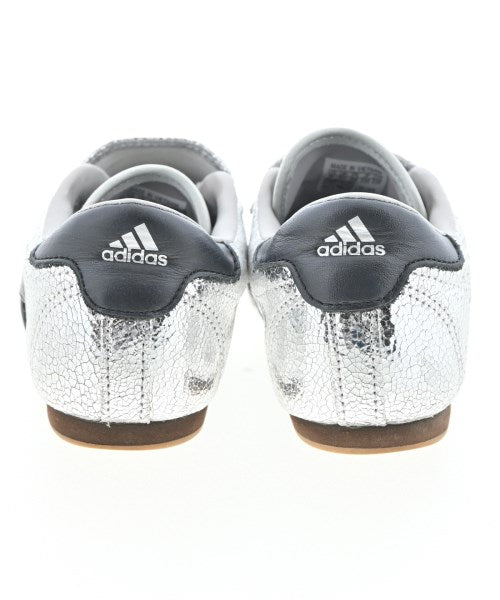 adidas 運動鞋
