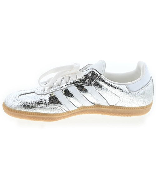 adidas 運動鞋