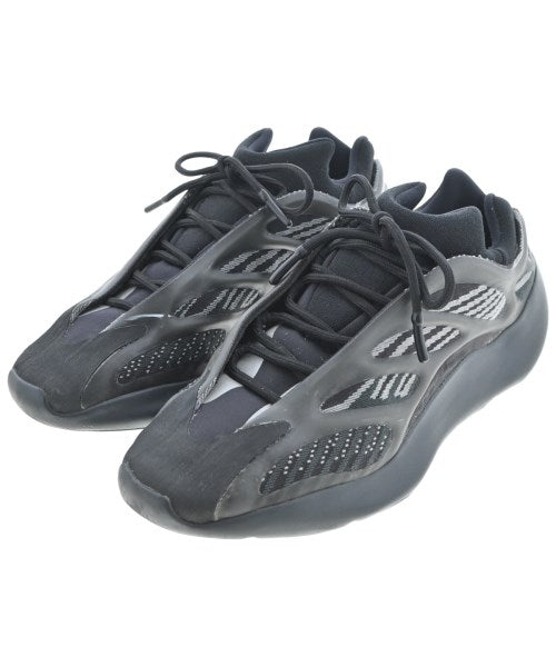 adidas 運動鞋