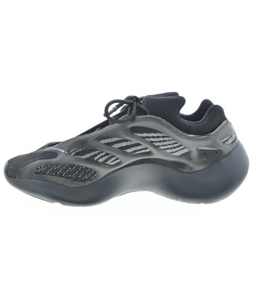 adidas 運動鞋