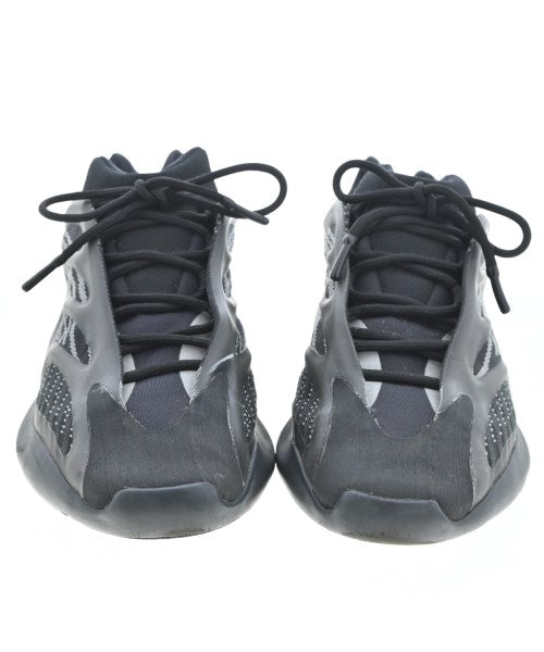 adidas 運動鞋