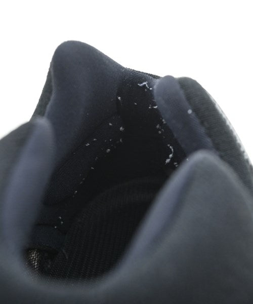 adidas 運動鞋