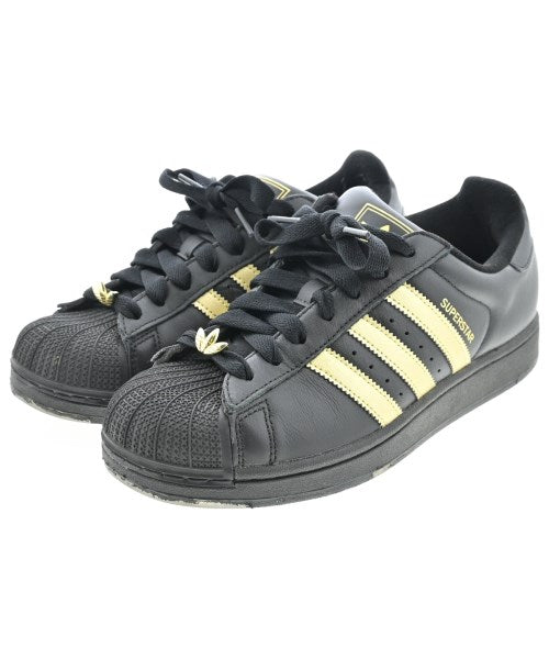 adidas 運動鞋