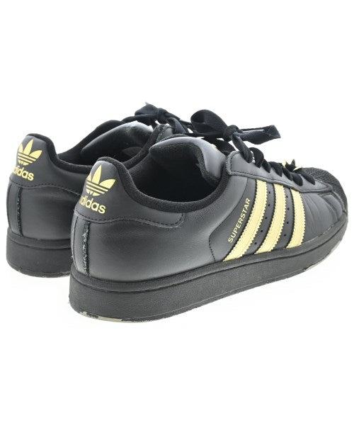 adidas 運動鞋