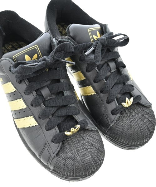 adidas 運動鞋