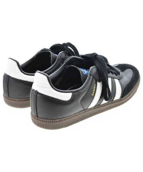 adidas 運動鞋