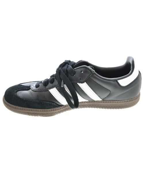 adidas 運動鞋