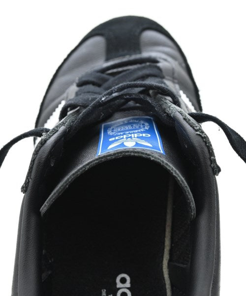 adidas 運動鞋