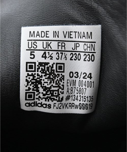adidas 運動鞋