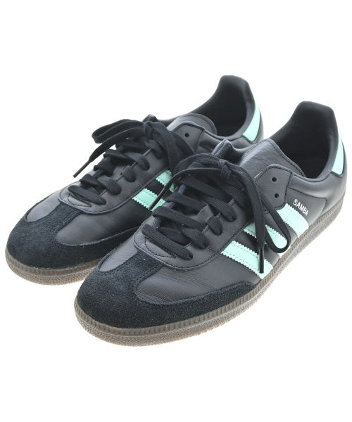adidas 運動鞋