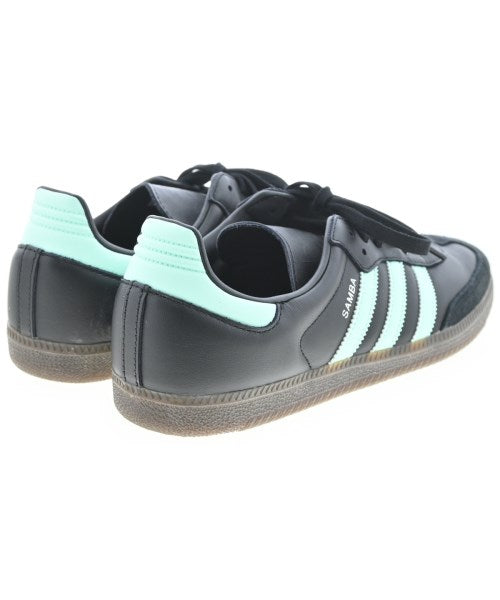 adidas 運動鞋