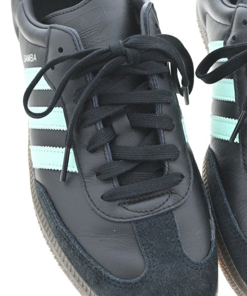 adidas 運動鞋
